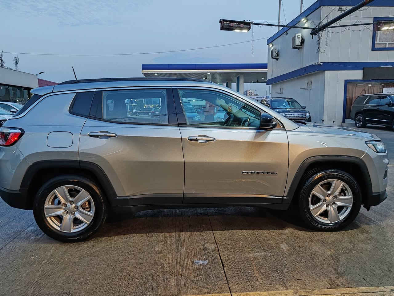 Jeep compass 2022
سەیارەکی زۆر خاوێن و بە کێشەیە بێ بۆیاخە رسمی رەقەم شانسیم دانایە نرخی ١٥٠ وەرەقە و کەمێک مەجال   ژ.م  *********** أربيل, العراق
