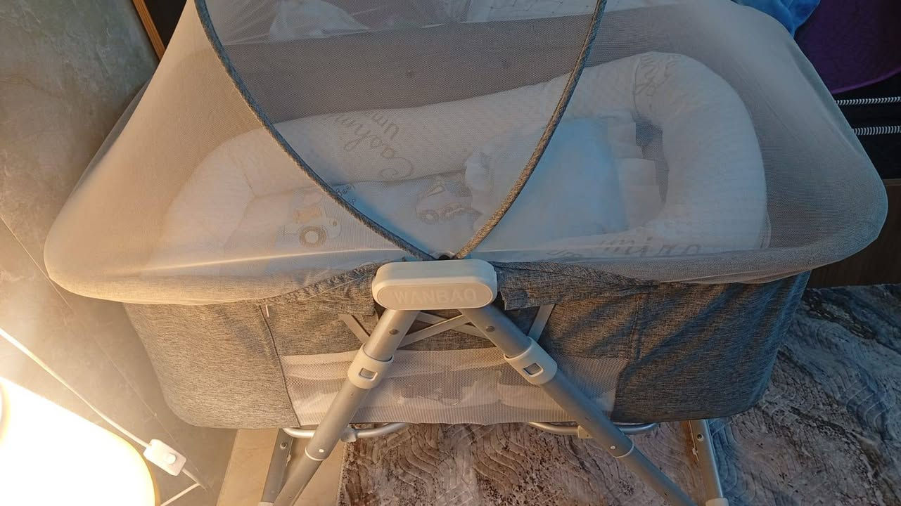 سلام عليكم
غراض نوم اطفال بيعه شلعه وحده جديدات مستخدمات قليل ب 100 الف وبيها مجال بسيط 
*********** واتساب
