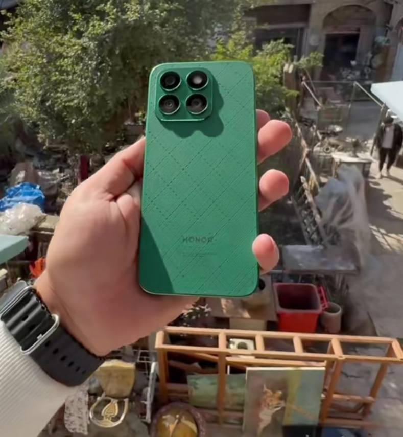 السلام عليكم جهاز HONR X8bكلش نضيف شخط مابي ذاكره 512فول الجهاز سلاسه شحن سريع بطاريه عاليه شرط تفحصه شخط مابي جهاز راقي الله شاهد للبيع مكاني نجف سعر 210قفل /رقمي للتواصل ***********
