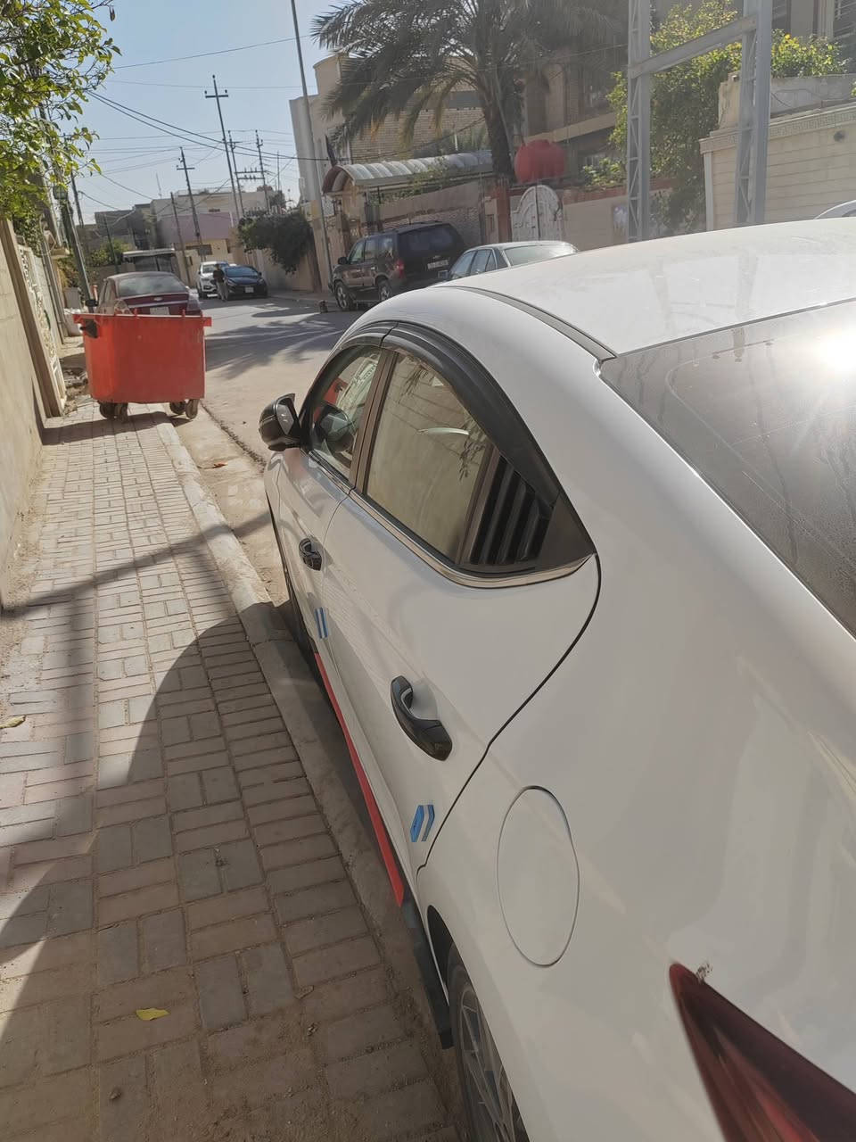 إلنترا ٢٠ فول مواصفات للأخير عدا بارد قليل باب ورة الصدر وباقي مكفول
***********
