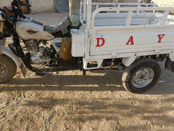 سلام عليكم ستوته للبيع دايون مديل 2014 اوراق مكينه امتي ار مبدل بيه ولفات وبستم تواير توني شادهن جوبلس دبلات جدد اول امس شادهن كامله مكمله 
ما عوزه اي شي السعر 1700 وبيه مجال لشراي المو شراي لا يتخل رجأن ستوته مال جناي ***********
