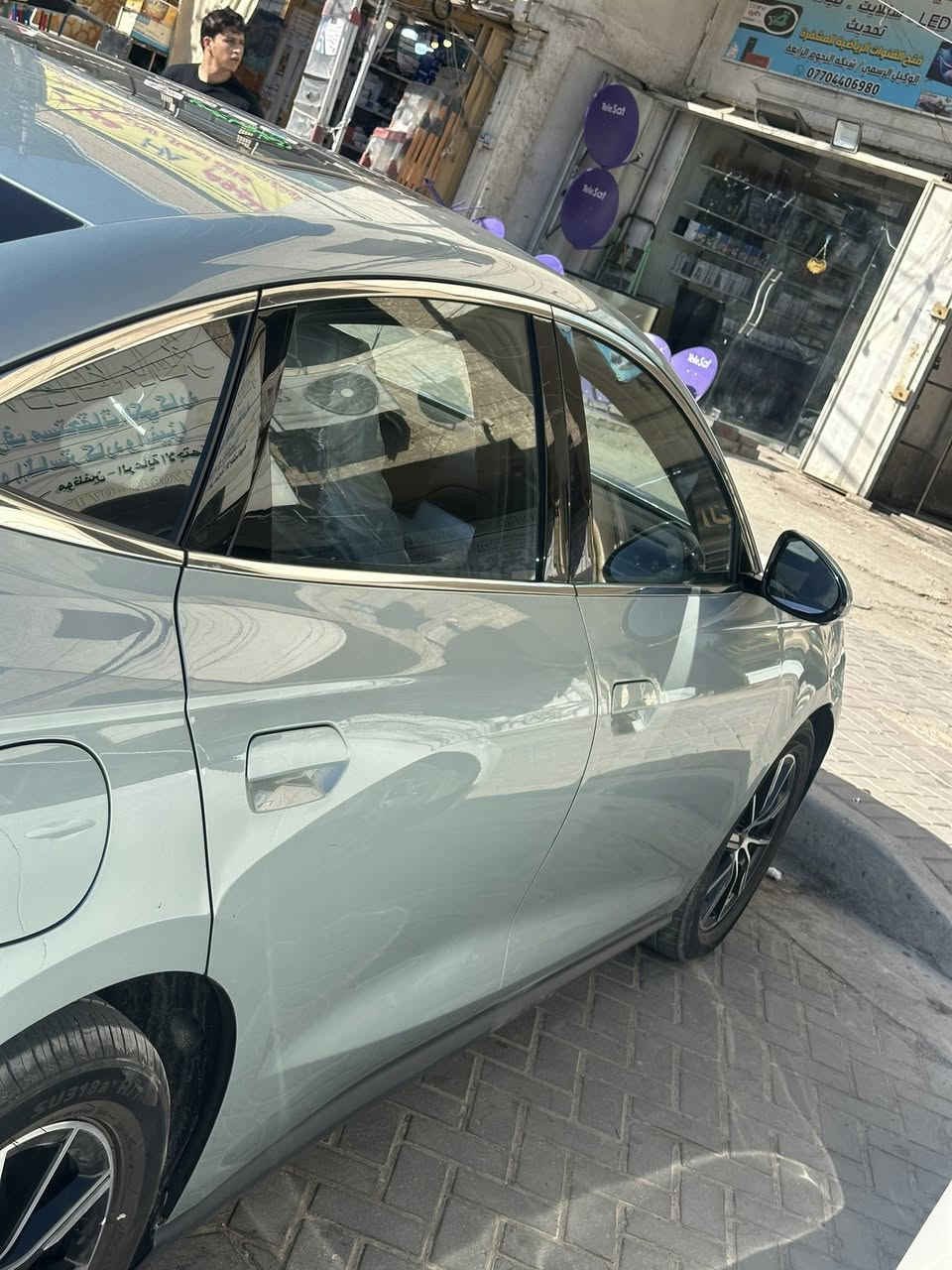 سلام عليكم بي واي دي سيل 6 بطارية 120 فول بانوراما اربع كامرات ماشية 15 كلي لون اخضر تفاحي مكفولة السيارة عدا الضربة الي بالجاملغ الايمن الباقي كفالة عامة 24 مليون وبيهة مجال مكان السيارة بغداد لاستفسار ***********
