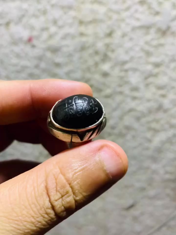 كلمن. وسعره 
قديم وثكيل


**إذا كنت صاحب هذا الإعلان وتريد حذفه لأي سبب، رجاءا أرسل رسالة إلى الدعم الفني**