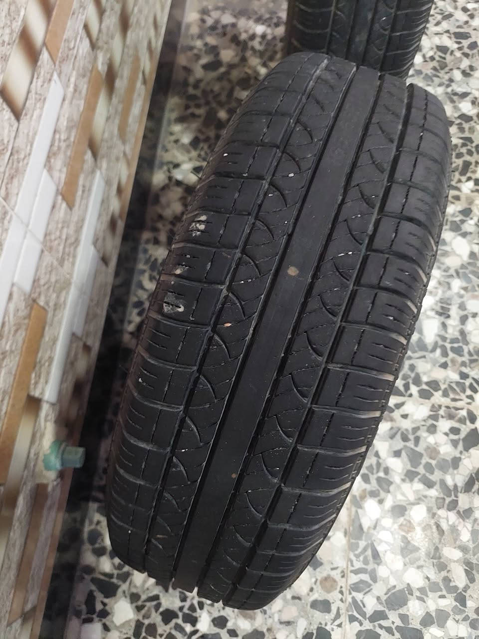 البيع تايرات سايبة نضافة فول السعر خاص واتصال *********** المكان بابل سدة الهندية المهناوية

