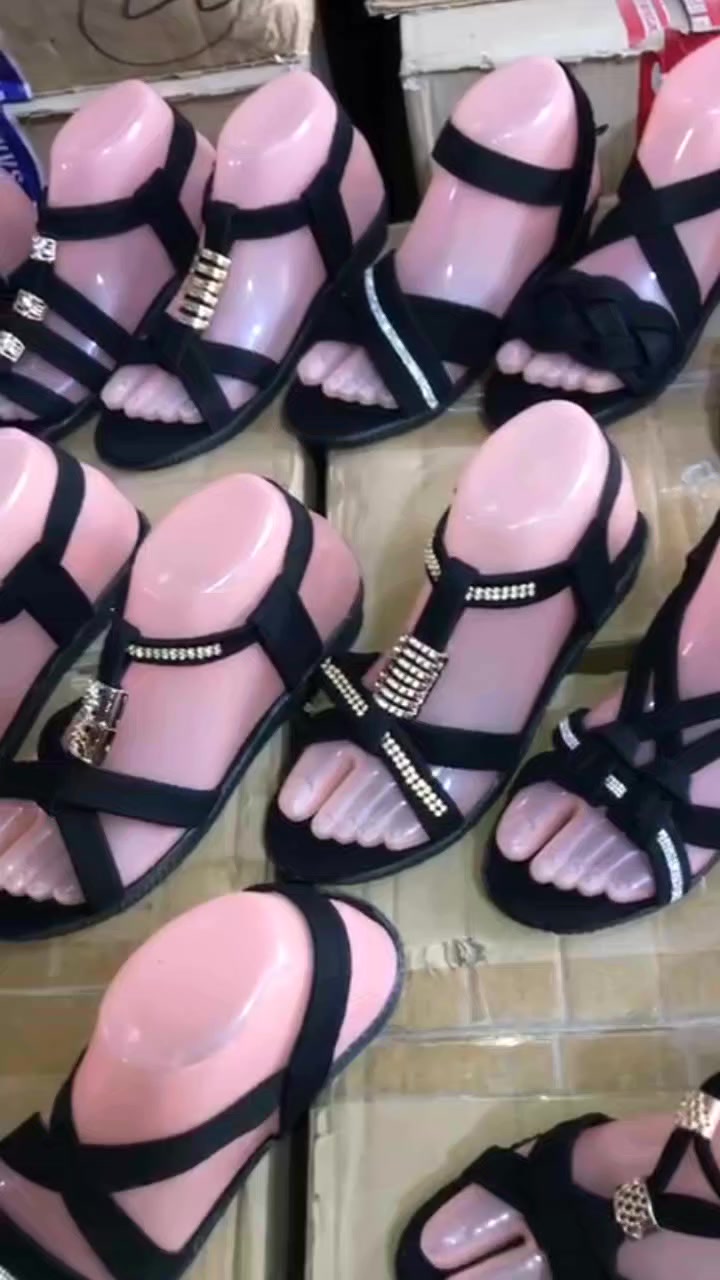 #جملة_فقط_كمية_محدودة 

💥 صندل نسائي 💥

القياس 38 39 40 41 

 الدرزن لون واحد موديل واحد

سعر الدرزن 2️⃣5️⃣ الف  لا يوجد مفرد

🚛 خدمة توصيل جميع محافظات العراق 🇮🇶

حجز واتساب ***********
