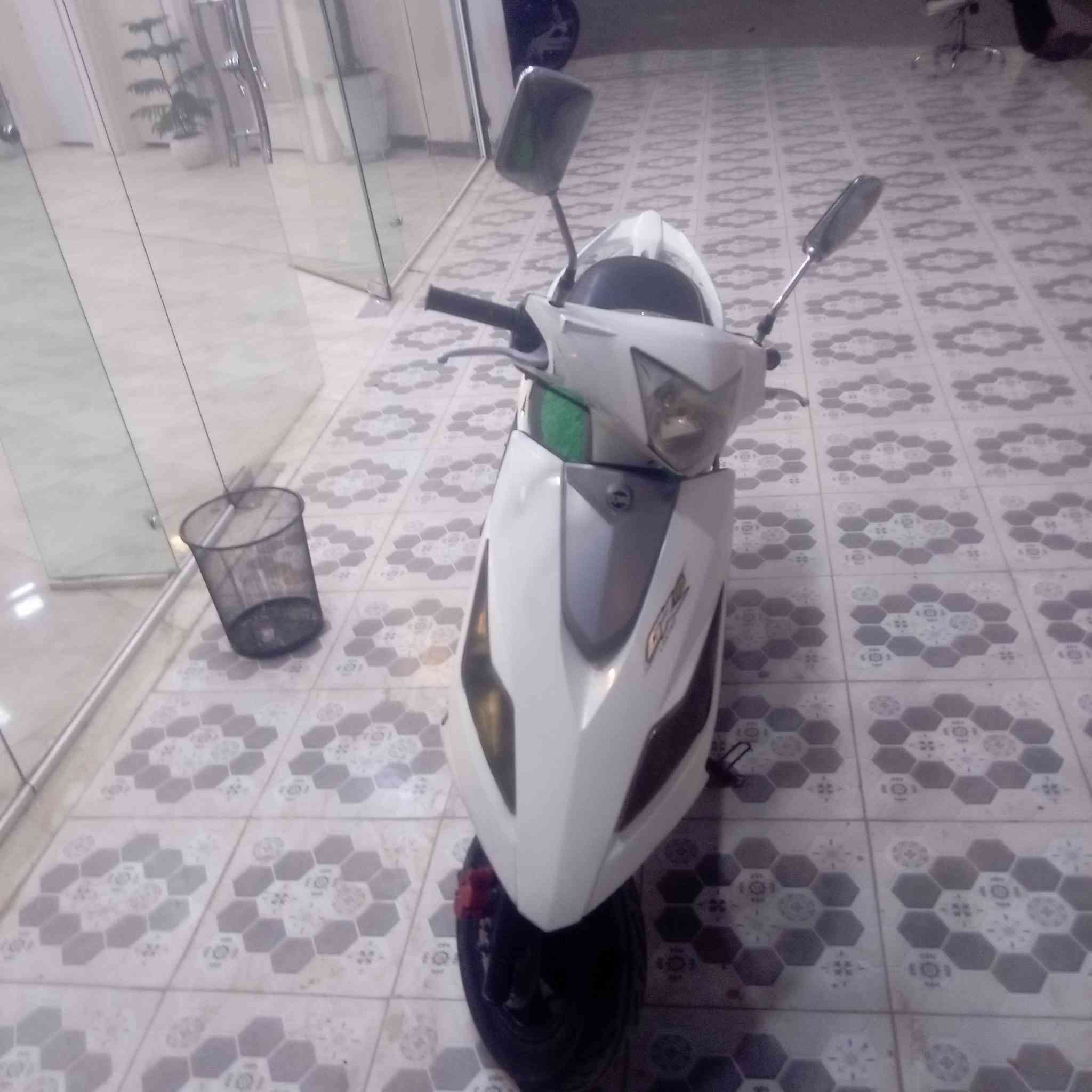 دراجه سايم نحله للبيع 
المحرك اسبانه ما حاط عليه  فول نضافه ابو 600لا تراسل.مكاني الرمادي الصوفيه 
شراي اتصل موشري لا تتصل ***********
