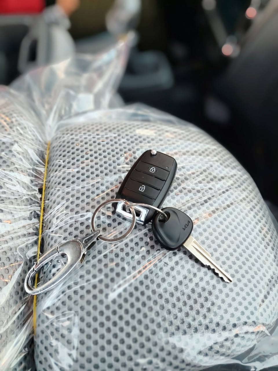 السلام عليكم من رخصت مدير الكروب للبيع كيا بنكو 2700 مفتوح السياره زيرو بمعنه الكلمه اني مطلعها منل الزيرو عله أيدي ام الضمان السياره موديل 2025 جديده لك السياره ماشيه 5300 وقابل للزيادة سبيرات مال شركه مري ام الشاره عده وياهه مال شركه 
شاشه كامره خلفيه حساسات خلفيه مكينه زيرو
السعر اتصل عله الرقم وتدلل ***********
💙
