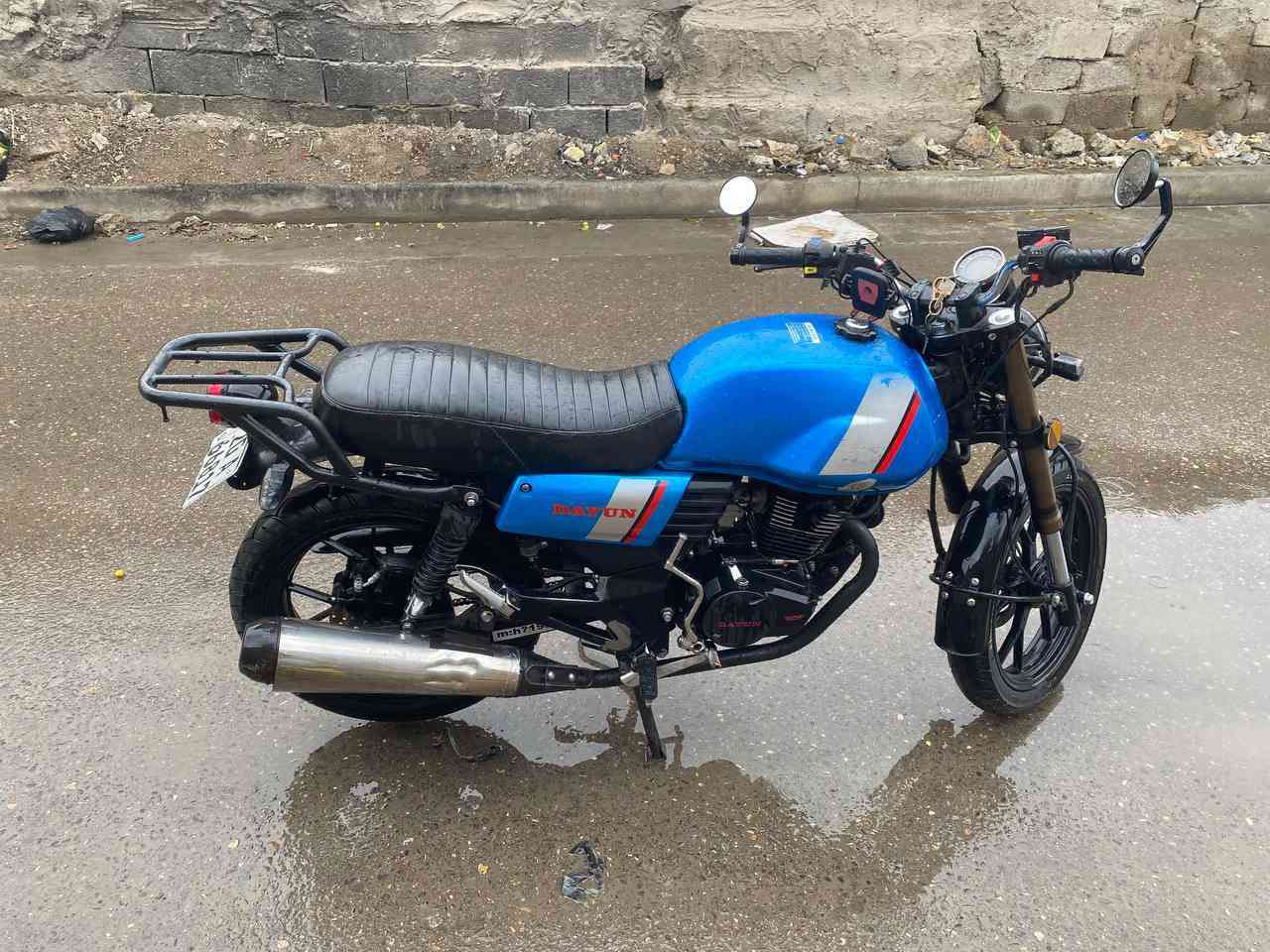 السلام عليكم دراجه دايوان لاتي 200cc موديل 2022شهر 8 ما ناقصها شي  جاهزه من كلشي دهن امزويل محدثه 2024 تاير خلفي جديد ما صارله هواي دسكات خلفي جدد عمبار خلفي جديد الدراجه ما ناقصها شي وخير من الله عنوان بغداد /العبيدي /***********
السعر 2350
