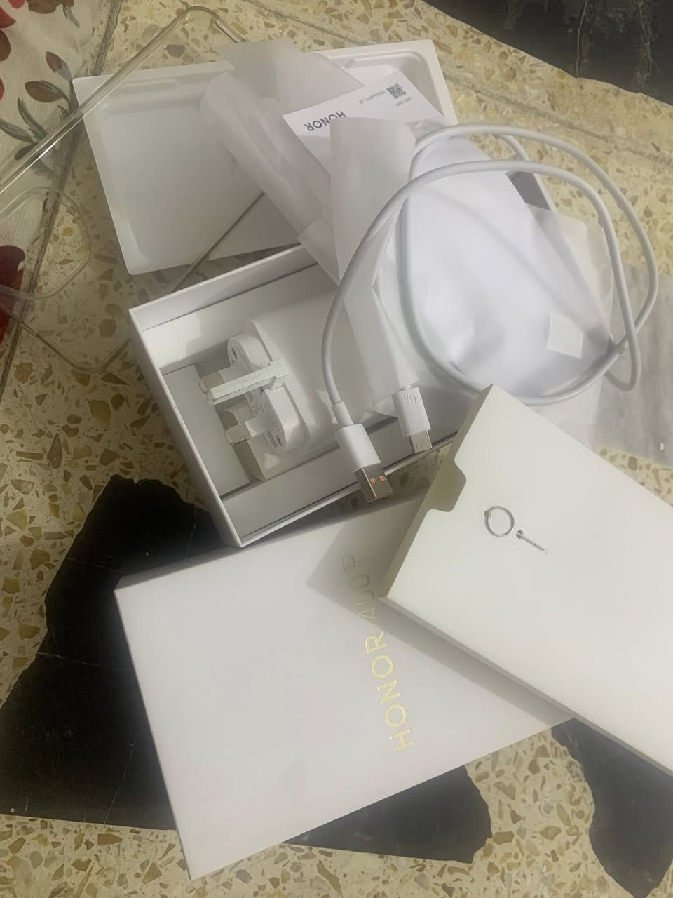 هونر 400 5G  ذاكره 512 جديد استخدام 5 ايام جديد جديد سعره 475 وبي مجال مكاني بوب الشام استفسار اكثر ***********
