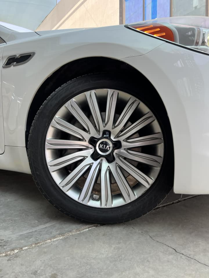 للبيع 
كيا كورس k900 
موديل 2015 مكينه 5000  
8 سلندر  سياره جديده ماشيه 67 ميل 
رقم بغداد  سياره حادثه موضح بل صوره 
فول مواصفات مايحتاز اذكر المواصفات الي يعرف الكورس يعرف مواصفاته 
المكان نجف السعر 190 استفسار ***********
