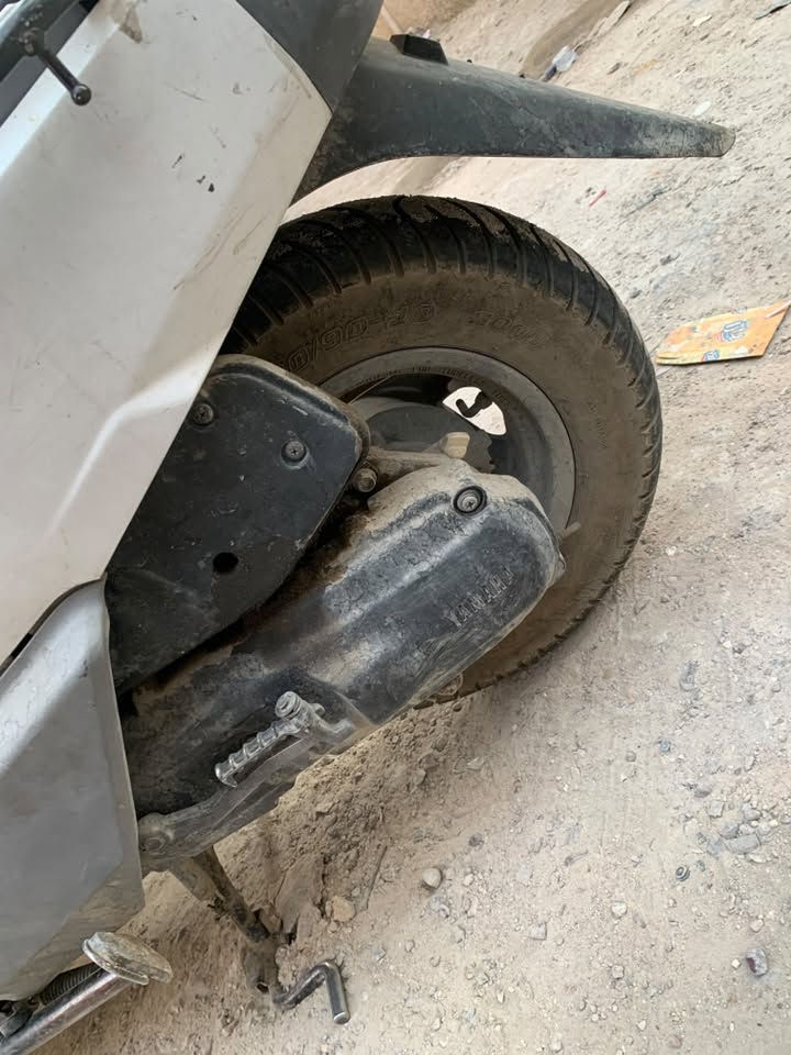 دراجه بيكب محركه برغي ممفتوح منها بس
هيه متروكه تمشي ٦٠ محرك نشط جرب وشتري 

مستعجل على بيعتها مكاني بغداد الكريعات 

ممتواجد عل فيس هذه رقمي اتصل او وتساب (***********)

