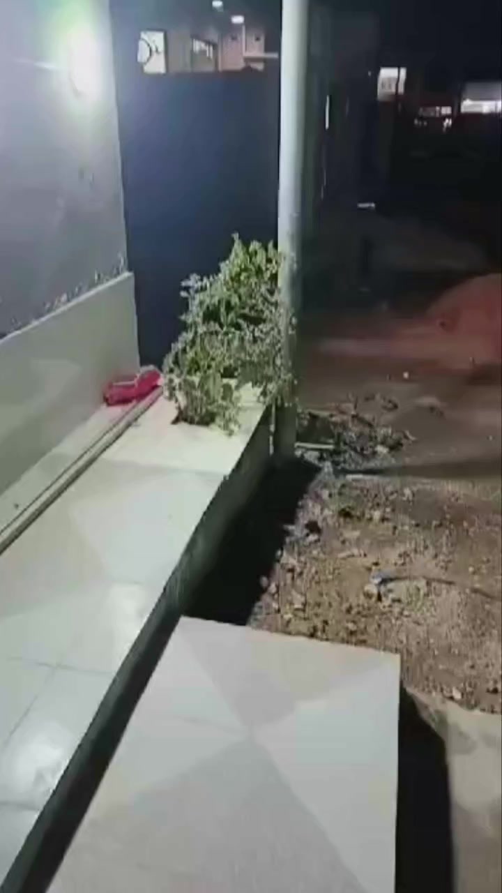 دار طابقين  للبيع مساحه ١٠٠متر في  أبو غريب حي الصديق واجهه ٥م نزال ٢٠م يحتوي على ٣ غرف نوم مع استقبال مع مطبخ مع حولي مع خدمات ( رقم العقار ١٧٢٠ شارع ١٠م ) 
(نقص ارضيه الطابق الثاني )
مكتب الشاكرين للعقار 
***********
***********
ابي غريب-حي الصديق-الشارع الرئيسي..
