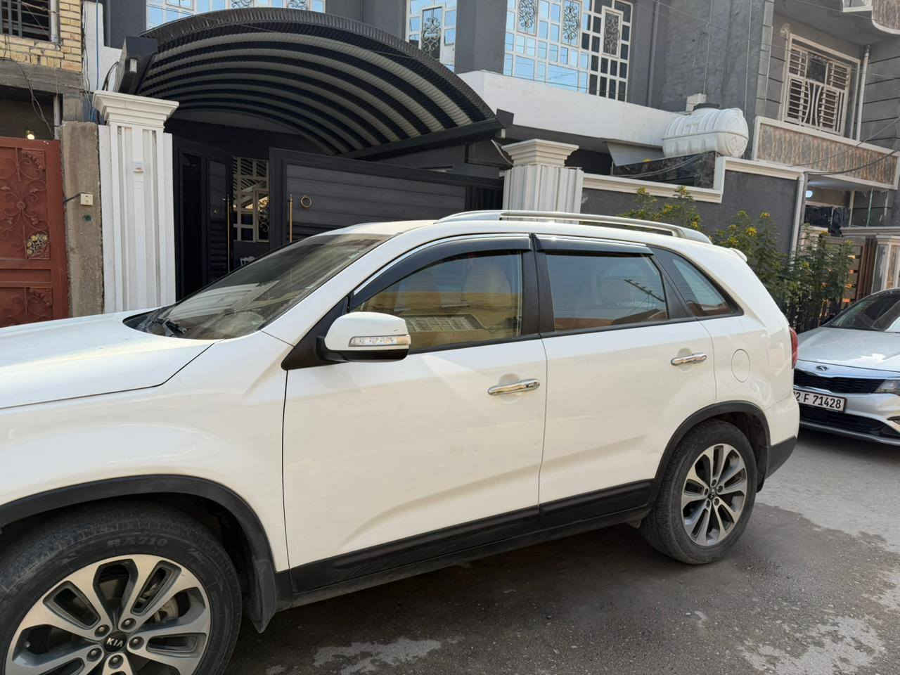 سونتور 2015
خليجي كفالة عامه ما عدا رصعات بسيطه 
السونار موجود بلمنشور 
رقم اربيل باسمي تحويل ثاني يوم 
السعر 175 وبيها مجال 
مواصفات 
إشارة بلمري 
نظام ايكو 
تحديد مسار 
سبعه راكب 
تبريد 4 قطع 
4 سلندر 
رقم اربيل 
مكان السيارة بغداد 
لتواصل على رقم ***********
