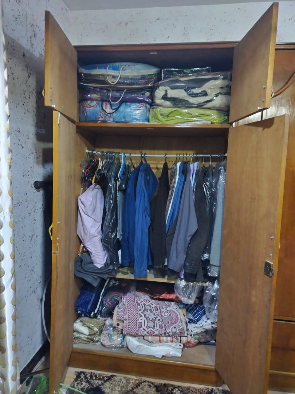 السلام عليكم
غرفة نوم للبيع
الغرفة توصاه حسب الطلب 
الخارج صاج الظهر بلوك خشب نظيفة جدا وبحالة جيدة
السعر مليون وبيها مجال بسيط
للاستفسار *********** واتساب
