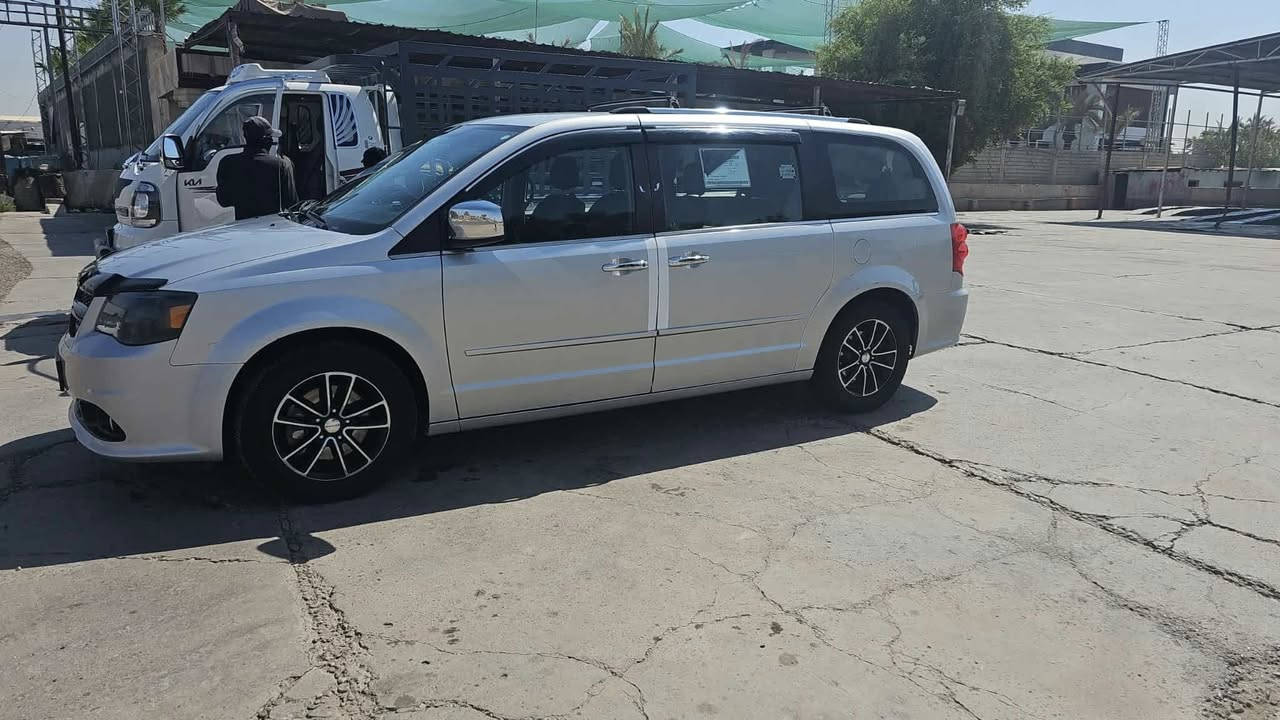 السلام عليكم
دوج كرفان للبيع 
فئة كرو
موديل 11محدث 19
فول موصفات 
بيبان كهربائي جنطة كهربائي شفط
حادث كما موضح بلسونار 
سعره 140وبيه مجال بسيط 
اتصل عل رقم الهاتف ‭0782 482 6438‬
