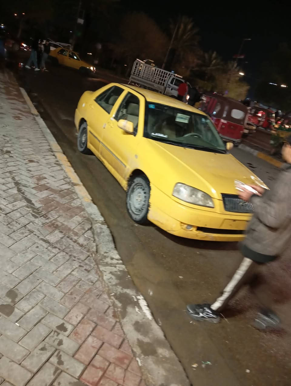 السلام عليكم شيري كوين للبيع كشرها نظيف مابي صبغ ولا ضربه مكينه لا تبيخير ولا تنقيص تبريد شغال كهربائيات كله شغاله بس الماطورات مال الجام بيه 3 واكفات مكينه بلاديه تخم تاير جوها جديد سنويه جديده والرقم انكليزي سنويه لل 30 رقم بغداد العنوان بغداد الزعفرانية *********** السعر 24 وبيه مجال
