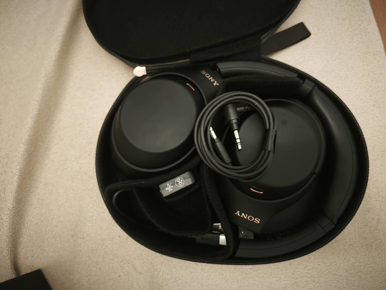 للبيع فقط
سماعة سوني wh-1000xm4
نظيفة جدا واستخدام جدا بسيط 
عارضهة ب 150 الف قفل قفل قفل دينار واحد مابيهة 
عنوان بغداد البنوك 
توصيل ماعندي تجي تفحص وجيك بنفسك 
ممتواجد فيس 
*********** واتس
