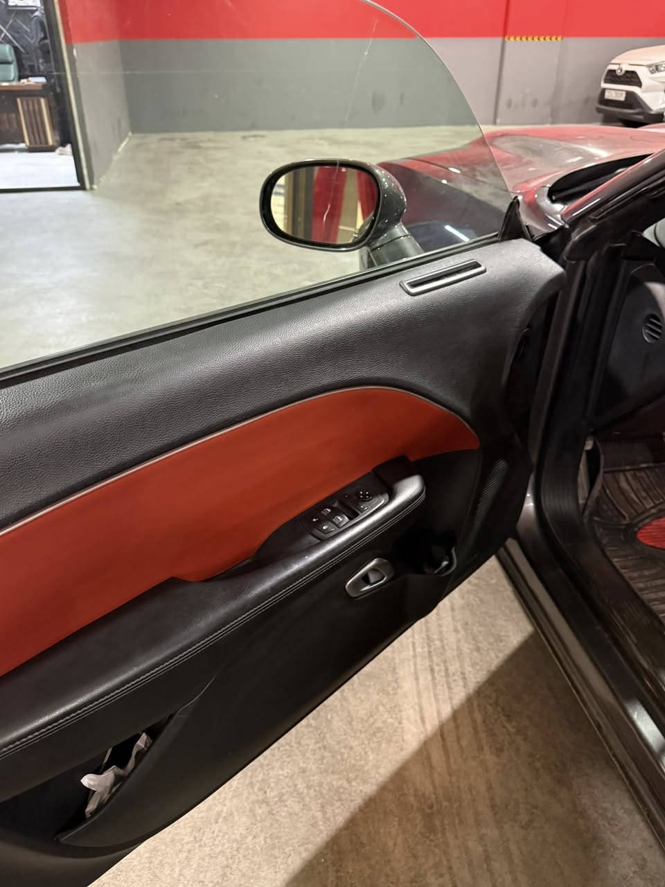 السلام عليكم
للبيع دودج جالنجر 2018 SXT 
مواصفات السيارة :
-بصمة +تشغيل عن بعد + بصمة ابواب 
-شاشة + كاربلاي+ كامرا خلفية 
-منظومة زينون لايت امامي قوية جدا 
-صدر امامي + خلفي جديد قبل اسبوع مشتغله 
-ويل كب رياضي جديد حجم 20 مع تخم تاير جديد تو سايز (الخلفي 275 و الامامي 245 )
-ادامة كاملة من كل نقص بلكات و فيت بم و كلشي جديد 
-سيارة ستوك لا مبرمجة و لا بيها اي اضافات 
حادث السيارة كلش حلو جاملغ سرقة و دعامية خلفية مبدلة و الصور بالمنشور 
سيارة ما بيها اي نقص و لا بيها حادث قوي و نظيفة جدا 
سعرها 165 و بيها مجال بسيط 
رقمي *********** 
مكاني بغداد المنصور
