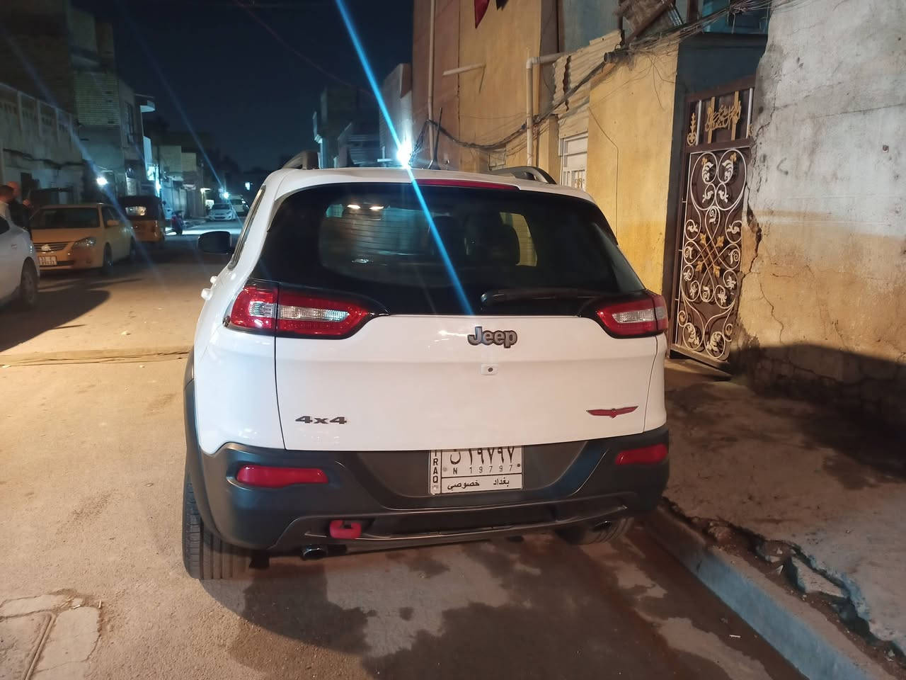 سلام عليكم جيب ترايل هوك شيروكي  م   17   كلين تايتل  حادثهة غرق 30/100
حادث عراق طخة بل شباك  
صدر جديد  تاير جديد   باتري جديد كهربائيات كلهة شغالة  مكينه 6  v 3200     
السعر 160 وبيهة مجال 
السنويه لل 29
مكاني كربلاء حي العامل 
*********** 
    مكلف بل نشر اتصل  وتدلل
