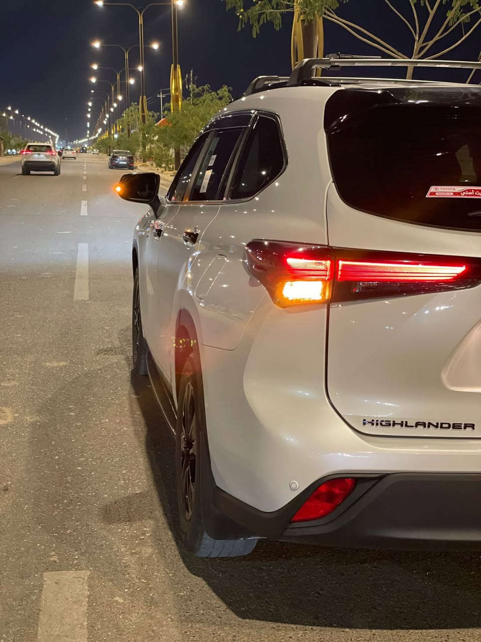 تويوتا هايلاندر GLE 2025 hev هايبرد بلاك ادشن 
  🔝خليجي سعودي  ( عبد اللطيف جميل ) 
السياره بحاله الزيزو ماشيه 5000 كيلو 

         فول مواصفات  GLE
  ✔️ المحرك 2500 هايبرد
  ✔️ رادار امامي + اوتو ستوب + تحديد مسار 
  ✔️ فتحه سقف سلايت
  ✔️ صندوق كهربائي 
  ✔️شاشة جبيرة وعدادات ديجيتل 
  ✔️ مري قابله للطي كهرباء
  ✔️ حساس امامي + خلفي
  ✔️ 3 انظمة قيادة + نقطه عمياء 
  ✔️ شاحن موبايل لاسلكي 
  ✔️ لايتات فول زينون + كشافات + بك لايت LED
  ✔️ بردات خلفيه   
  ✔️ رنكات حجم 18 أنش
  ✔️ ملحقات السيارة كامله 
السياره مضلله حراري كوالتي عالي 
السياره مغلفه نانو سيراميك 
ارضياتها تفصال مع غلاف الدشبول والستيرن
 
للاستفسار ***********
