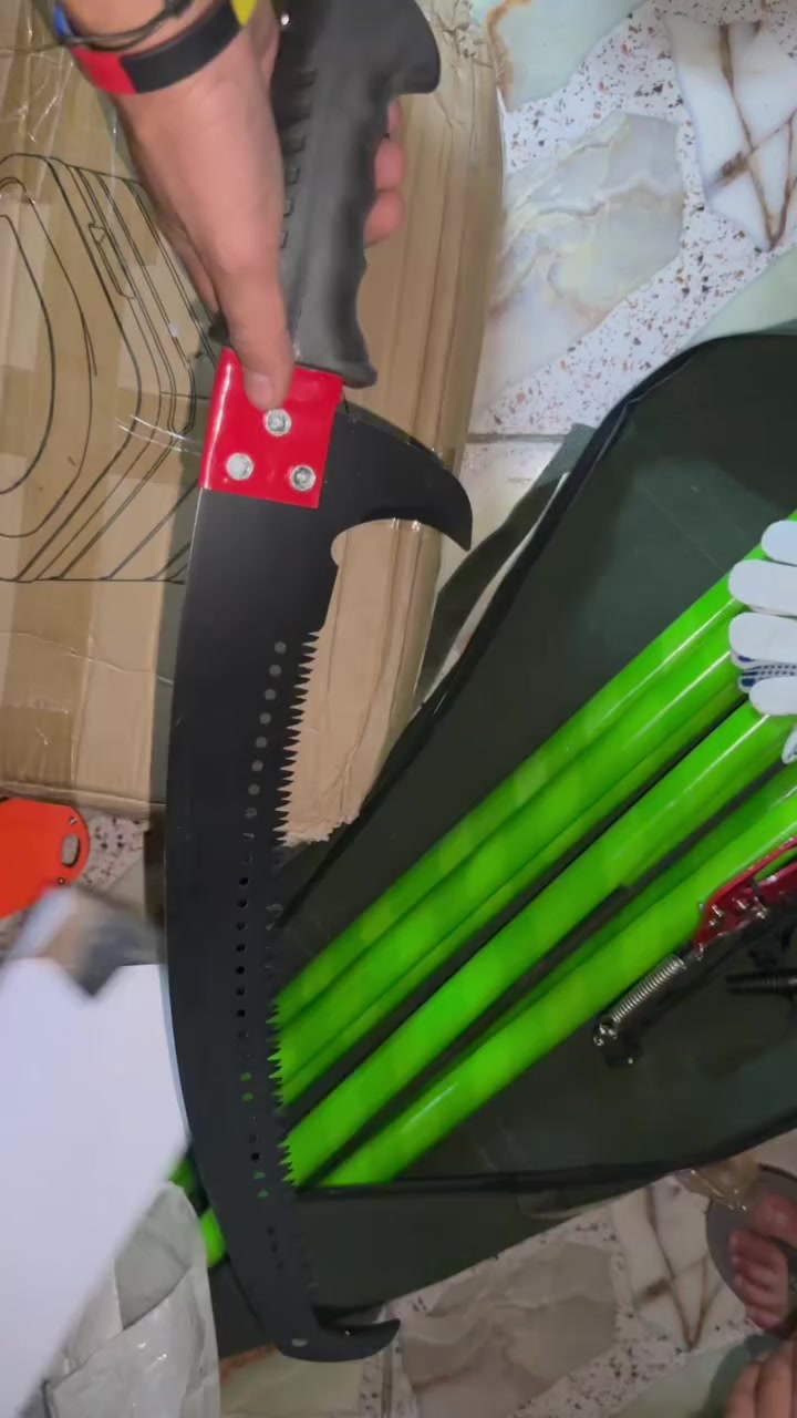 الحبايب الي  يفيدنه ذني القطع اسكوتر عندي ١١ قطعه بدون بطاريه وهذا منشار يدوي ليريدهن السعر خاص
***********
