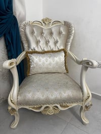 تخم ملكي للبيع نضيف جدا عشر مقاعد لون بيجي خشب درجه اولى استخدام كلش ق...