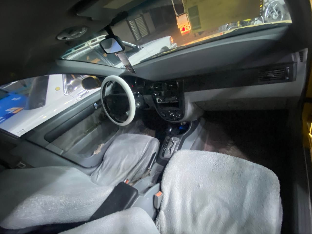 سلام عليكم اوبتره أدوات أدوات أدوات بدون كصه بيهه ضربه خفيفه بل جاملغ لخلفي كهربائيات كلهه شغاله تبريد لايت تخم تاير 
شغل وطلع 
سعر 38بيهه مجال قليل 
*********** البصرة, العراق
