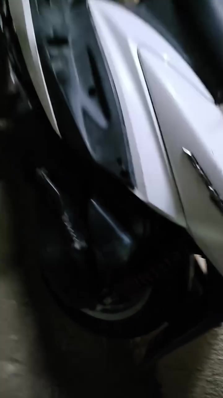 سكنس فحل ياباني قبق نفخ خطين ستان كهربائي نضيفه بدايته دخان الدراجه ننص نكره تشغيله ناعمه  مابيها صوت اي نقص مابيها من الكهربائية  كلها شغاله لبيع قفل ٣٥٠ مكاني بغداد شعله ***********
