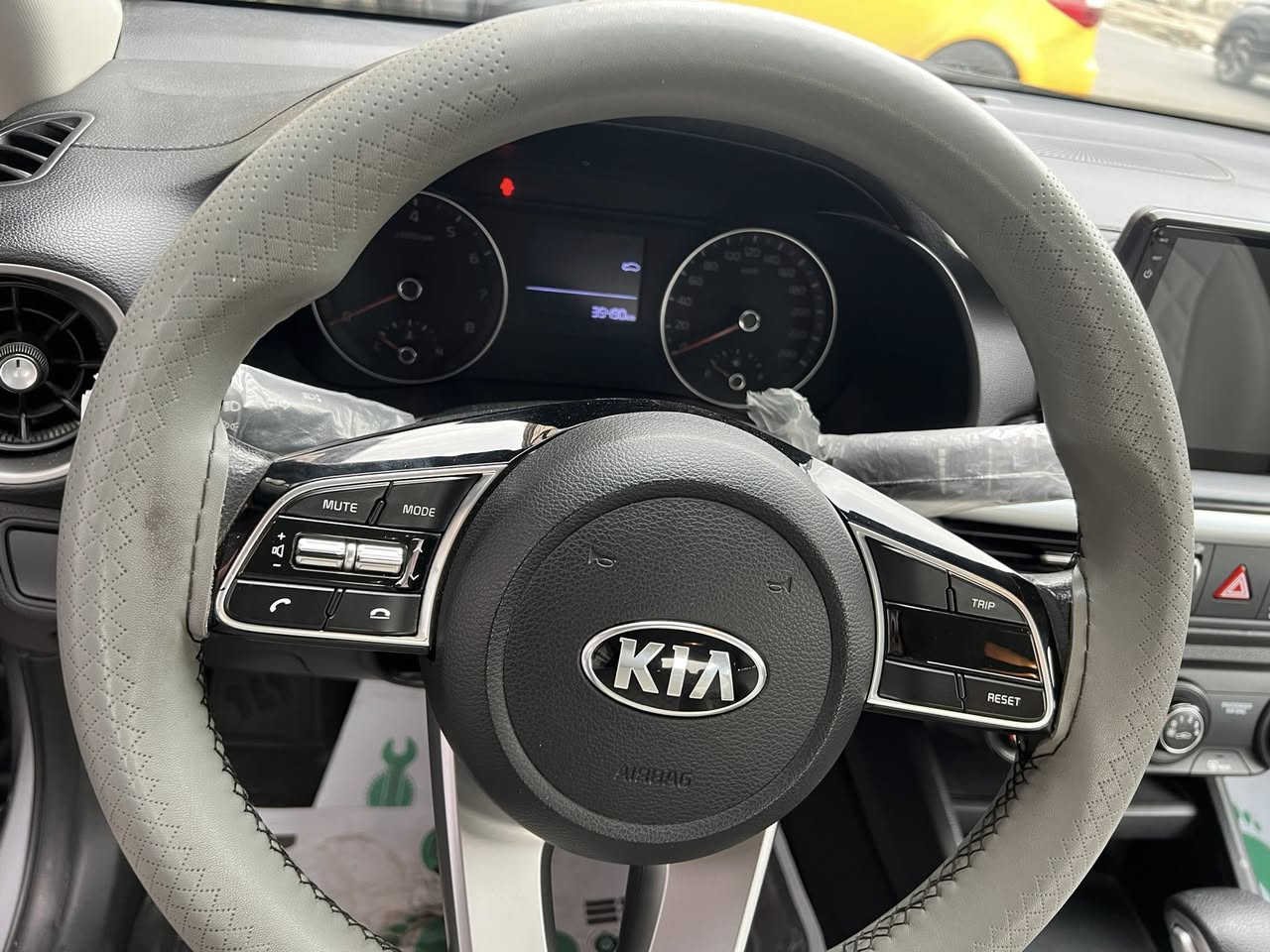 سلام عليكم كيا سيراتو خليجي مقفوله من تبديل صبغ وضربه 158 بيه مجال مكان بغداد بارك سعدون ***********مديل 21
