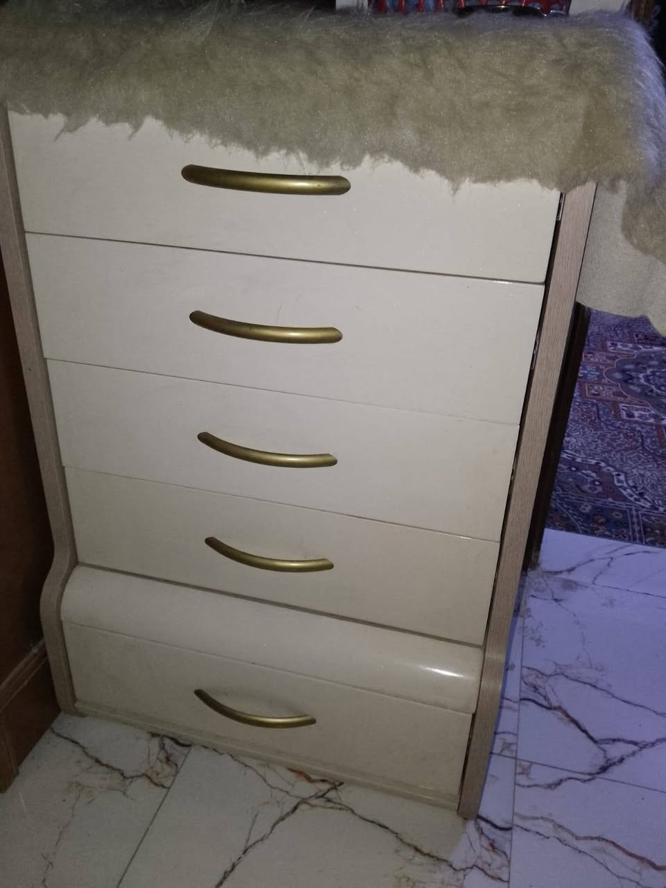 غرفة اخشاب شغل تركي فخمة 11 قطعة نظافة توب ب 900 ألف. العمارة حي العسكري قرب مدرسة الثغر 
***********
