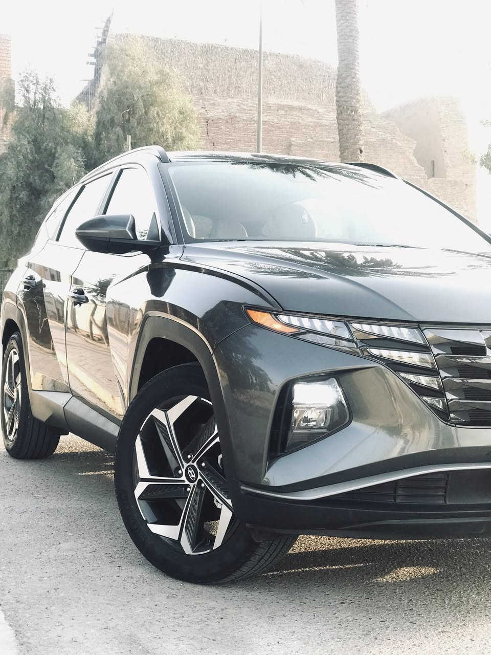 السلام عليكم
توسان ٢٠٢٢ وارد امريكي فوول مواصفات 
فتحه سقف
كراسي تدفئه وتبريد 
داخل جلد ابيض
صندوك كهرباء
رقم شمالي الجديد
رادار امامي وجانبي 
قياده ذاتيه
وبعد هواي مواصفات
السياره حادثه من امريكا فقط بارد باب خلفي عكس السايق
وهنا صار بيها بالخلف الندوك شبر على طول الصندوك
السياره حلوه 
السعر ٢١٠وبيها مجال قليل
للاتصال ***********
