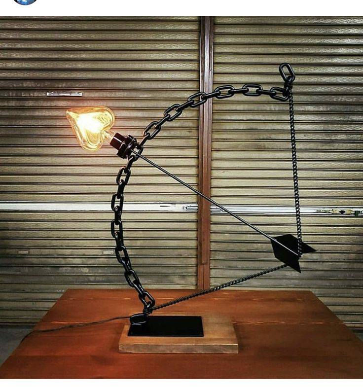 أضف لمسة من القوة والإبداع لمكتبك أو غرفتك مع هذه القطعة الفريدة! 🏹💡 تواصل معي وتساب ***********
​التصميم: أباجورة بتصميم هندسي يجسد "القوس والسهم" مصنوعة من سلاسل حديدية صلبة بأسلوب الـ Vintage Industrial. السعر 35الف مع التوصيل
​المواد: حديد مطلي بالأسود المطفي (Matte Black) مع قاعدة متينة وتفاصيل ذهبية فاخرة عند بيت المصباح.
​الاستخدام: مثالية للمكاتب، غرف المعيشة، أو كهدية مميزة جداً لأصحاب الذوق الرفيع.
