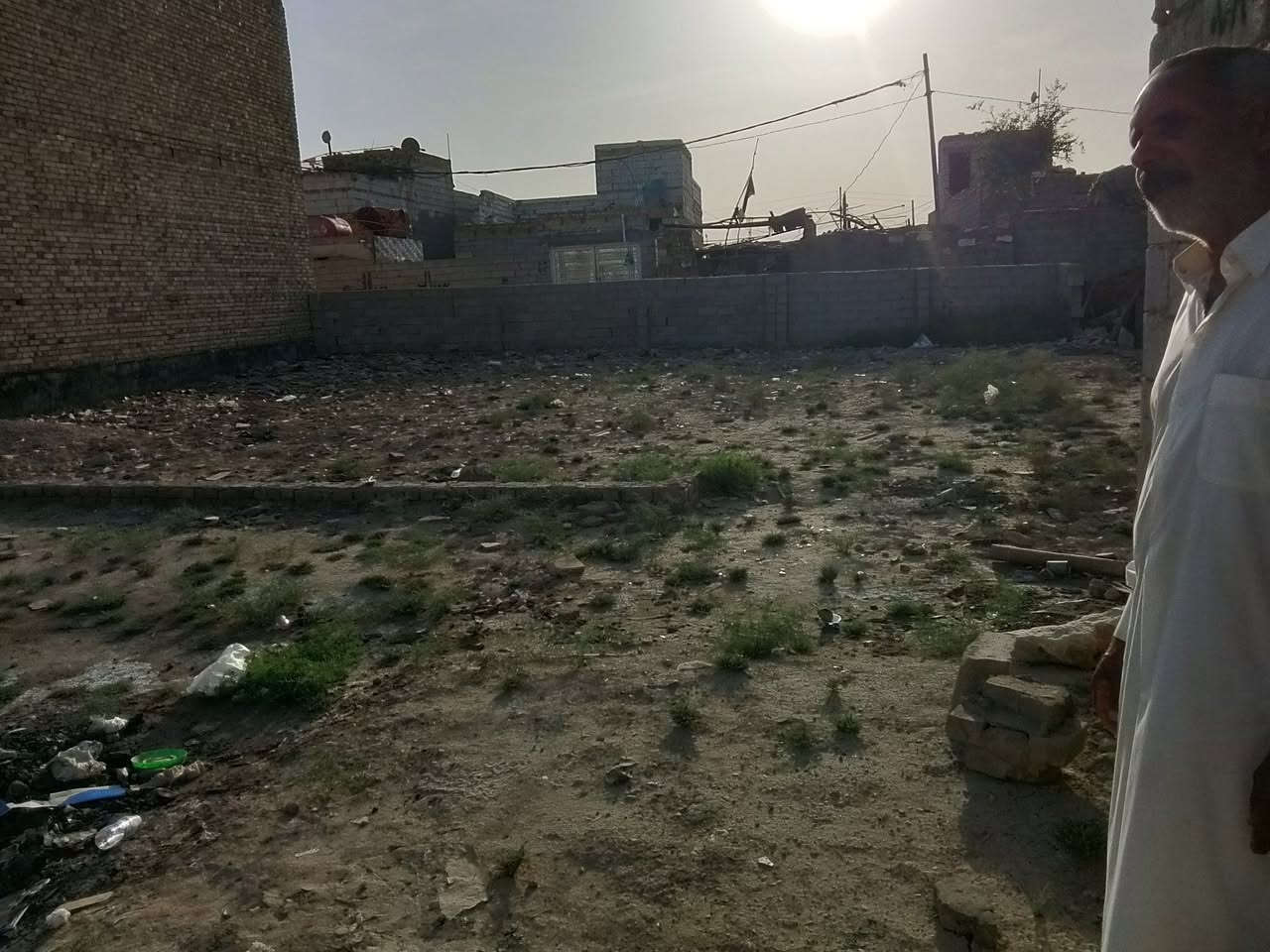السلام عليكم عرصه للبيع مساحتها 200 متر + فضله 60 متر العرصه طابو زراعي سند 25 مرقمه بلبلديه ماي اساله بنصها الكهرباء فوكاها تبعد عن الشارع التبليط 100 متر عرصه كلش حلوه ومرتبه مسيجه بلوك ومناسبه مكانه الديوانيه حي الفرات قرب الطاقه الكوريه لاتقيس ع تصوير الله شاهد ضالمها روح وشوفها بالواقع اني مكلف بالنشر هذا رقم راعيها وخابره العرصه مناسبه والله رقم راعيها ‏‪0780 843 0341‬‏
