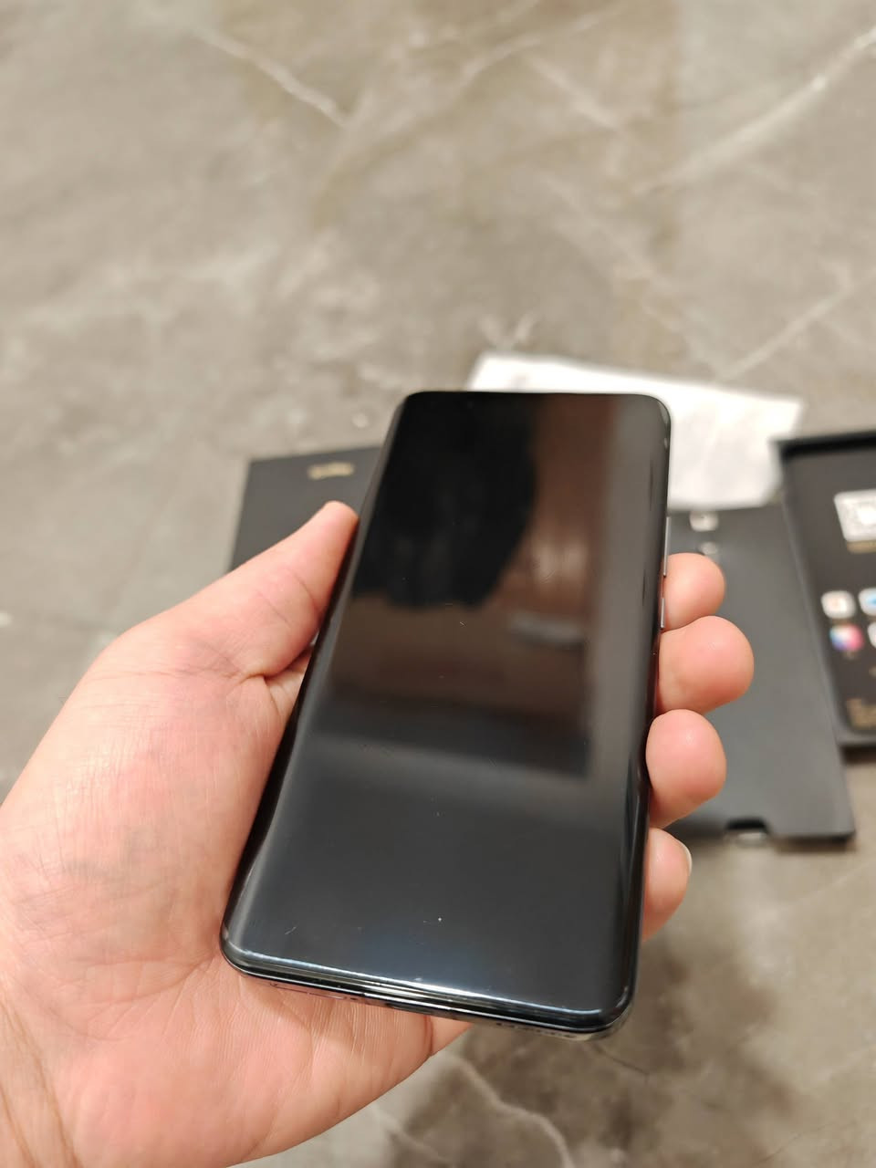 هونر  ماجك 5 برو
نظافه جيد جدا 
ذاكره داخليه 256
رام 12
دبل شريحه يدعم تسجيل مكالمات 
تحديثات مباشره خدمات كوكل 
نسخه الصين 
معالج 8gen2 
  حجم بطاريه 5450 شاحن 66 واط 
ملحقات  كامله 
للبيع سعر 460 بيع فقط
متوفر توصيل


**إذا كنت صاحب هذا الإعلان وتريد حذفه لأي سبب، رجاءا أرسل رسالة إلى الدعم الفني**