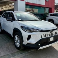 🚗 تويوتا كورلا كروس 2026 – الشكل الجديد   قوة الأداء + توفير الوقود + ...