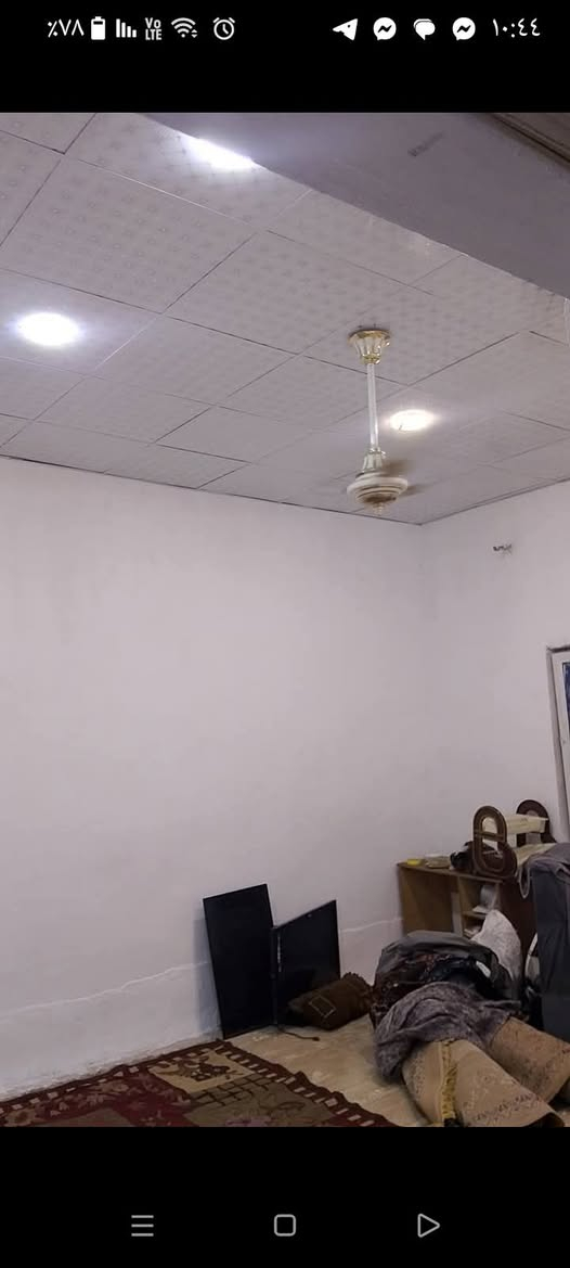 دار زراعي للبيع المساحة 430م ... المنطقة سكنية كل الدور مرقمة وميزانية ماء ومبلطة ومجاري...بغداد جسر ديالى مقابل جامع المهيمن قريب على الشارع الخدمي.. استقبال كبيرة وصالة ومطبخ كبير وغرفتين كبار وترك ومطبخ كبير وحمام غربي داخلي كبير وحمام خارجي كبير وكراج كبير وحديقة مع الحديقة هيكل بدون سقف.. مساحة الهيكل 110 م ومساحة البيت 320 م سعر البيتين معا 110 وبي مجال..منطقة خلف البيوت هادئة امام ساحة...سقف البيت سندويج بنل وسقف ثانوي والارضية بورسلين تركي جديد البيت نظيف *********** واتساب
