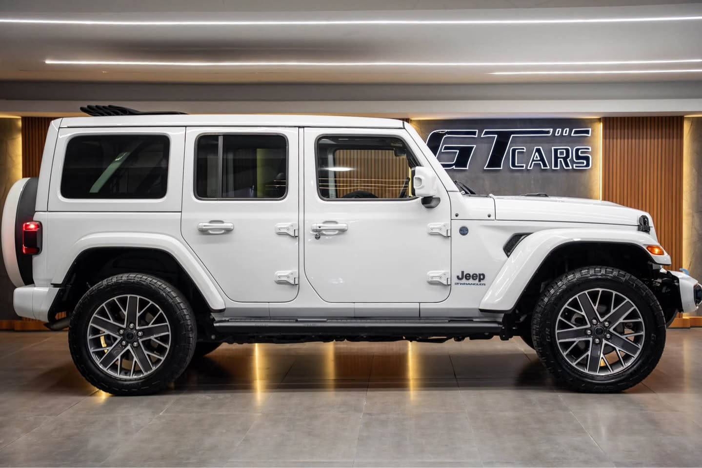 jeep Wrangler haig altitude  🔥

اجمل واحلى رانكلر القطعة النادرة والمميزة جداً 

رقم السيارة : بدون رقم يترقم محافظات اقليم 
موقع السيارة : دهوك 
نوع السيارة : جيب رانكلر 
موديل السيارة : 2024 
المسافة المقطوعة: 21.000 ميل 
حجم محرك 4 سلندر هايبرد 4XE

مواصفات:  high altitude  فول 1/1 

بصمة تشغيل 
بصمة ابواب 
كراسي تدفئة وجلد كامل 
ستيرن تدفئة 
تشغيل عن بعد 
سقف بانورامي 
تبريد مركزي قطعتين 
دفع رباعي 4*4 
تحكمات تحديد سرعة اوامر صوتية فول 
شاشة كبيرة 
كاميرات عدد 2 امامي وخلفي 
انظمة قيادة hybrid.electric.saev 
تراكشن مانع انزلاق 
نظام اوتو ستوب 
لايت زينون LED
بك لايت LED
حساس خلفي 
رادار مانع تصادم امامي 
رادار نقطة عمياء 

ملاحظات:  بدون صبغ مكفولة كفالة عامة سيارة جديدة ما شاء اللة 

السعر 38.500$ مجال 

للأستفسار :

*********** واتساب 
*********** دهوك, العراق
