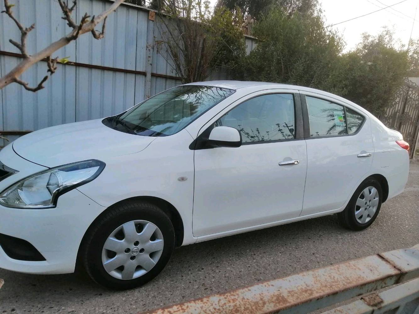 نيسان صني هندي موديل 23 قطعتين صبغ فقط ولباقي كفاله ماشيه 136كير محرك مكفول تبريد ثلج موقع بغداد محموديه 