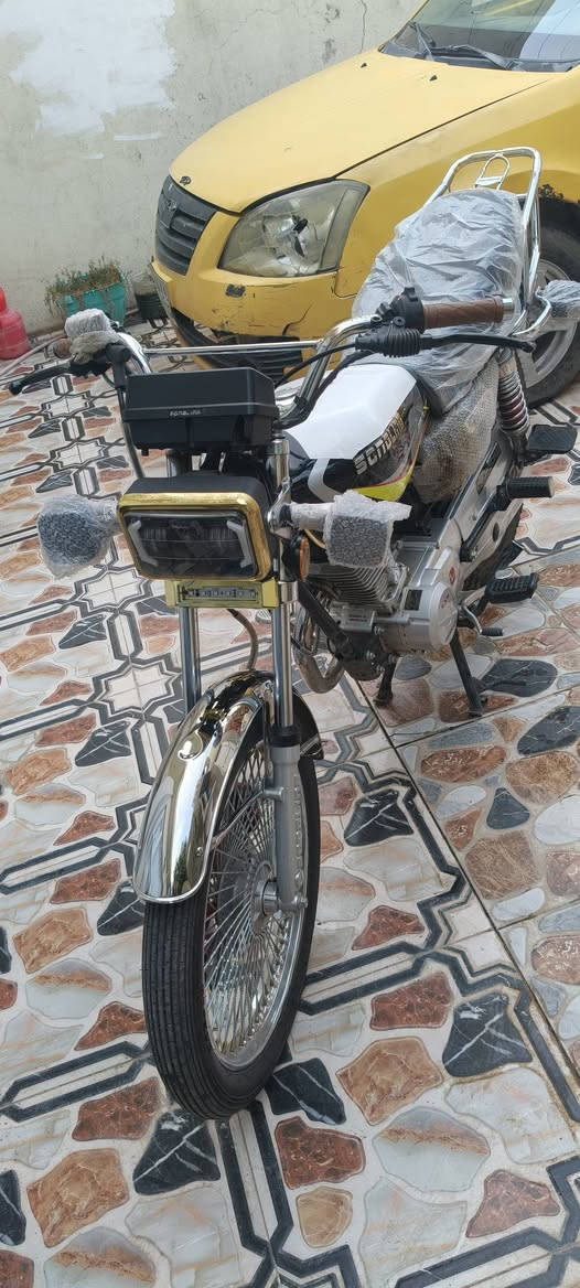 سلام عليكم شباب دراجه للبيع بعده جديد موديل 2025 اربعه كير الي شراي يجي بدون ماتكسر بالسعر  وسعرها 625بي مجال حك الجايه رقم موبايل اتصال ***********
