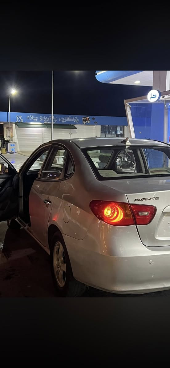 ئاڤانتی ٢٠٠٨
گێرو مەکینەو تەبرید بە شەرت 

٤ تایەی خاوێنی لە ژێرە 

پێشو پشتی توند کراوەتەوە ڕۆنی گێڕو مەکینەی تازە گۆڕاوە کەڤەر بیلادیە چرکەی تێدا نیە 

سوکان ڤۆلیۆم لایت زینۆن 

٤ کەلە دکشن بەرز  

بەشەرتی سەیارەکە خایسی نەبێ دەعمی نەبێ کەڤەر گۆڕاو نەبێ  

سەقفی نوکی پێوە نیە بێ بۆیاخ 

نرخی ٥٠ گەڵاو مەجال 

***********
