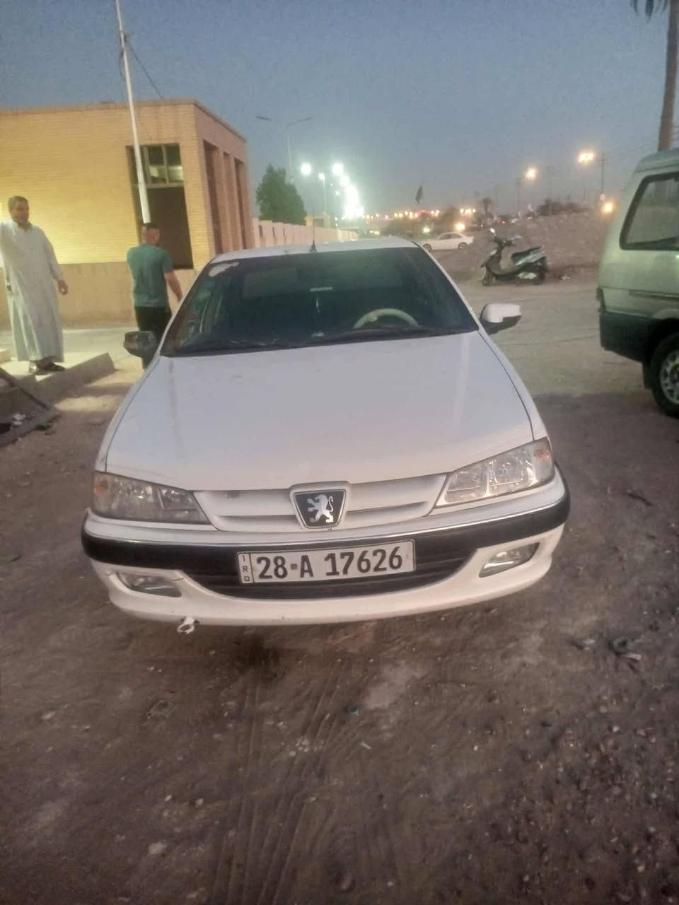 السلام عليكم ورحمة الله وبركاته اخواني بيجو بارس 2013بأسمي رقم موحد طخم تاير باتري سلف داينمو كله جديدالسيارة بيها تلحيضات بصيطة السعر 45وبيها مجال المكان كوفه رقم الهاتف ***********
