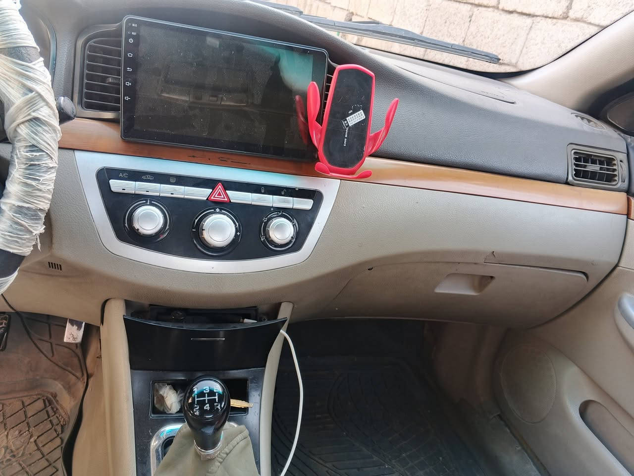 ليفان للبيع مديل 2013سنوية لل30مصفرة هية وغرامات مكينة كورلة بلاد بدون تحوير كير ومكينة مكفول السيارة احلة منصور تبريد ثلج ❄️ الكشر كدامك  فقط بارد بل بنيد شوية وشوية باب السايق السعر 47 وبيهة مجال مكاني بغداد رقم الهاتف ***********
