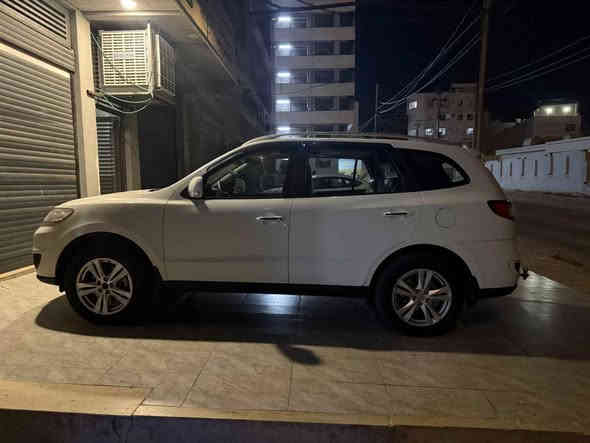 سيارة سنتافي ٢٠١١
مكينة اربعة سلندر
ثلاث مقاعد
سلايت
تحكم ستيرن
شاشة 
تبريد مركزي حتى الصندوق تبريد
رقم دهوك سنوية الى ٢٠٢٨ 
جاملغ خلفي صفحة النفر بخ بدون دواخل فقط بخ يعني قطعة وحدة فقط
سيارة بدون نواقص
سعر ١٥٧ ومجال 
*********** واتساب
*********** هاتف
العنوان دهوك دهوك
