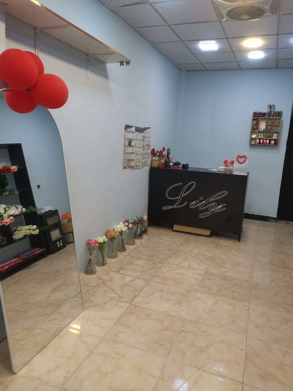 سلام وعليكم المحل للبيع ورود للهدايا سعر جدا مناسب عنوان المحل سايدين الاسرى والمفقودين مقابل حلويات سما للاستفسار الاتصال او مراسله الصفحه ***********
