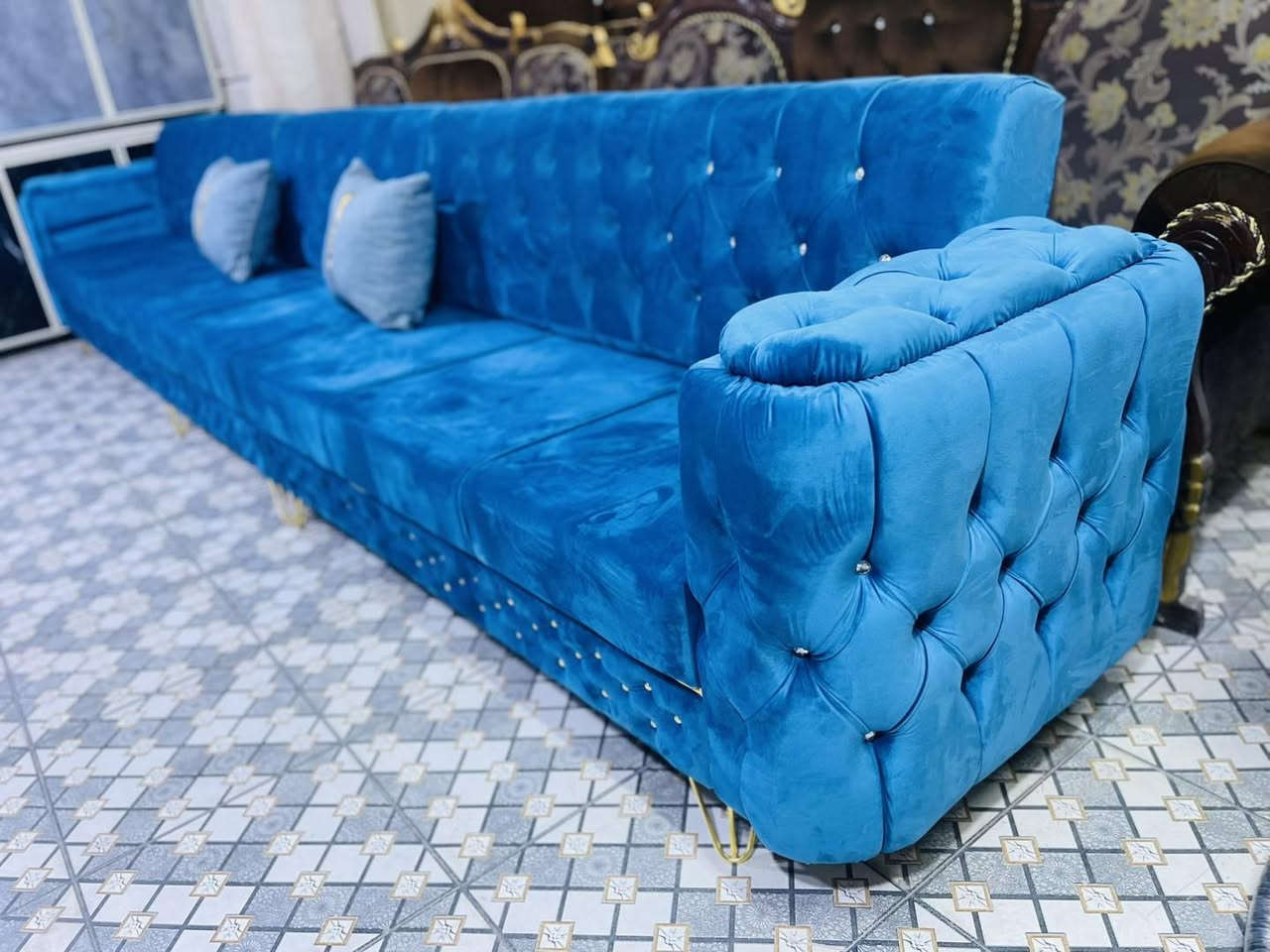 تصفية مجمع بسعر الجمله  ب ٣٨٥ الف فقط السعر السابق ب٤٨٥ 
والبيع نقد فقط وبدون احراج
ديوان قنفات ١١ مقعد ٥ قطع طول الديوان ٧ متر حرف L 
شغل سليمانيه درجة اولى بلايود 
موجود ديوانين نفس اللون 
الدواية مقابل عيادة دكتور عبدالامير


**إذا كنت صاحب هذا الإعلان وتريد حذفه لأي سبب، رجاءا أرسل رسالة إلى الدعم الفني**