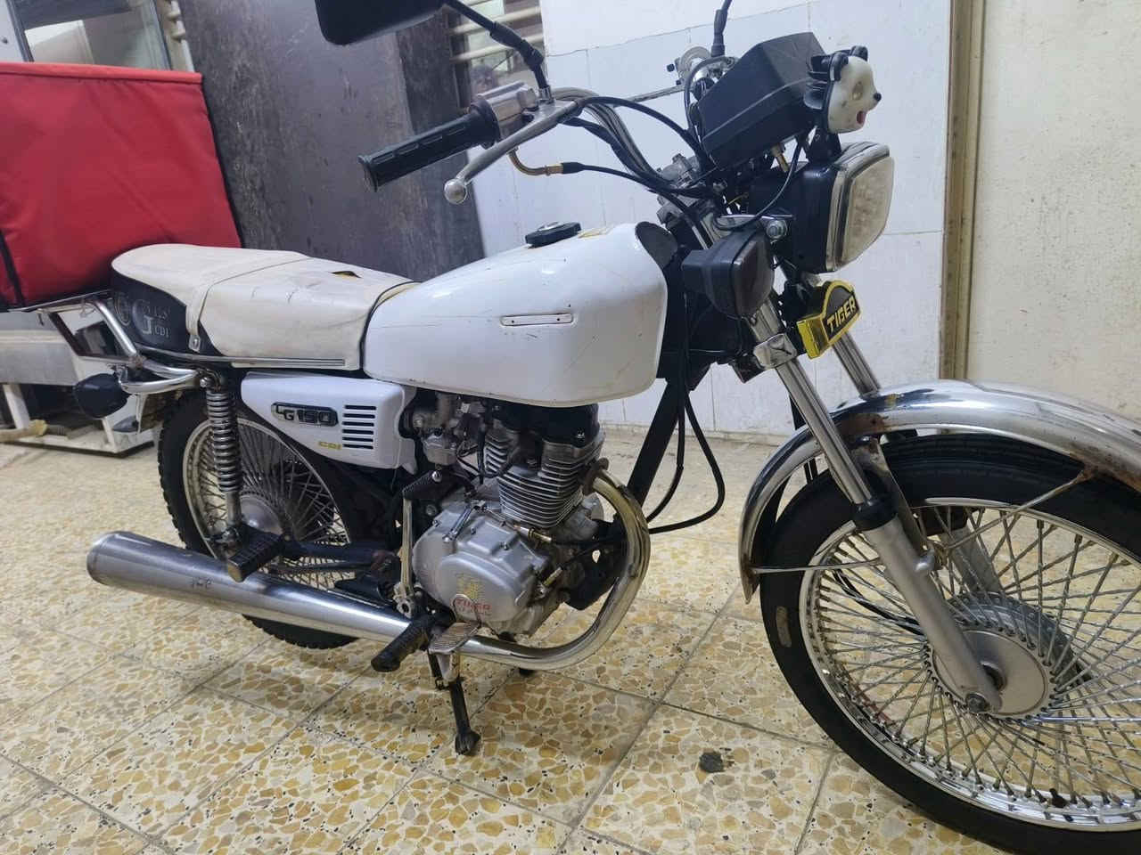 السلام عليكم دراجه للبيع السعر 500 وبيها مجال***********
