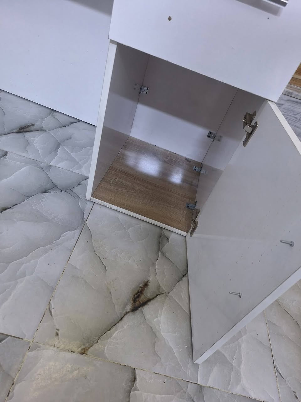 ميز صيانه للبيع  200 الف نظيف جداً للاستفسار واتس اب او اتصال ***********
