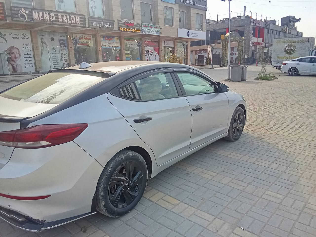 لسلام عليكم النترا خليجي موديل 18 محرك ١٦٠٠دوش كير ايتي ٦نمر رقم اربيل تريد تحويل تريد وكاله حاضر 
السياره بيه فابلون اثر جراد قليل لا اكثر خليته حته احافظ عليهن 
المواصفات نص فول بيه جاملغ جه السائق صبغ فقط يعني لا حار ولا بارد حته ما مفتوح الباقي مكفول عده  شخط  بسيط بس كتبتهن حته أوضح رايده ١١٦ وبيه مجال بسيط مكاني بغداد الدوره السياره مسويله ادامه كامل ومشدودله ويل  مال النترا ٢٣ سياره أحله من صور داخل جديد جدا ودمتم في رعايه الله وحفظه ***********
