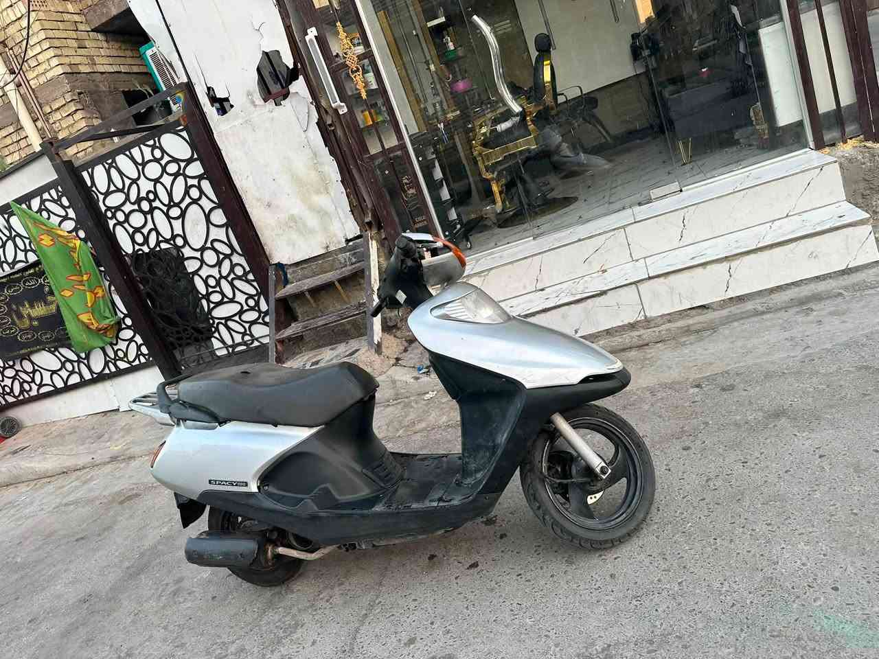 سبيسي نكره سلف فقط من تشتغل. ضل ترتر مكينه ناعمه دبلات تخم تايرشاير لايت هورن كله شغاله كفر اصلي بلادي كيج سرعه بانزين فقط قفل جنطه مو شغال ابيع كوم حديد لا تعبك ولا تعبني اب350 بغدادالبنوك رقمي ***********
