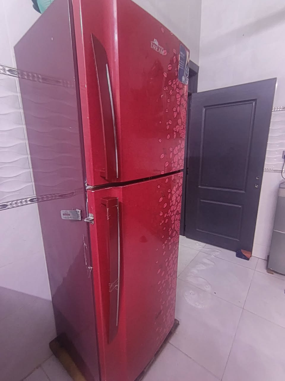 السلام عليكم حبايب عندي هاي ثلاجه للبيع ثلاجه شغاله نظيفه ما بيها شي العنوان فلوجه حي نزال سعر 175 وبيها مجال هذا الرقم مفتوح 
***********

